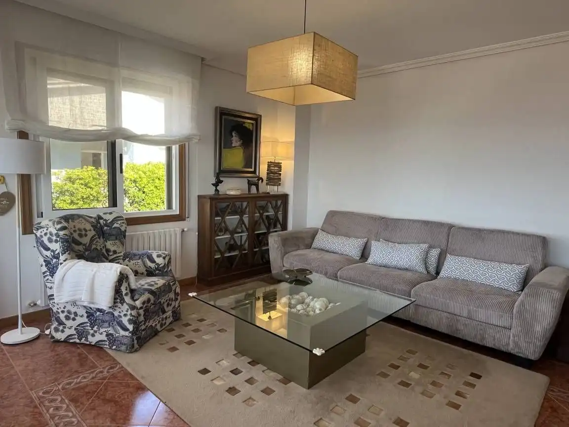 Sala de estar de Finca rústica de alquiler en Baiona con Jardín privado, Terraza y Piscina