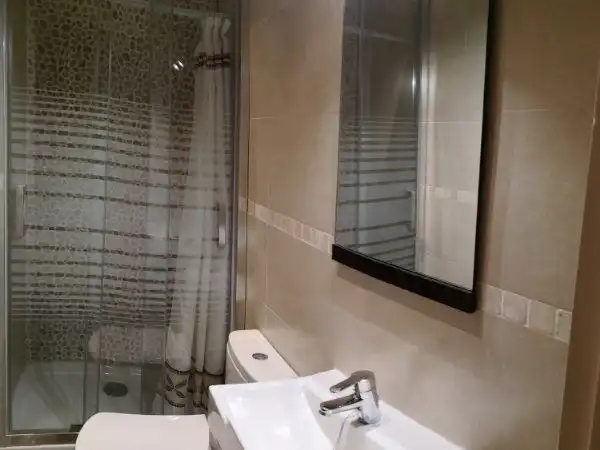 Badezimmer von Wohnung zur Miete in Barcelona mit Klimaanlage, Terrasse und Möbliert
