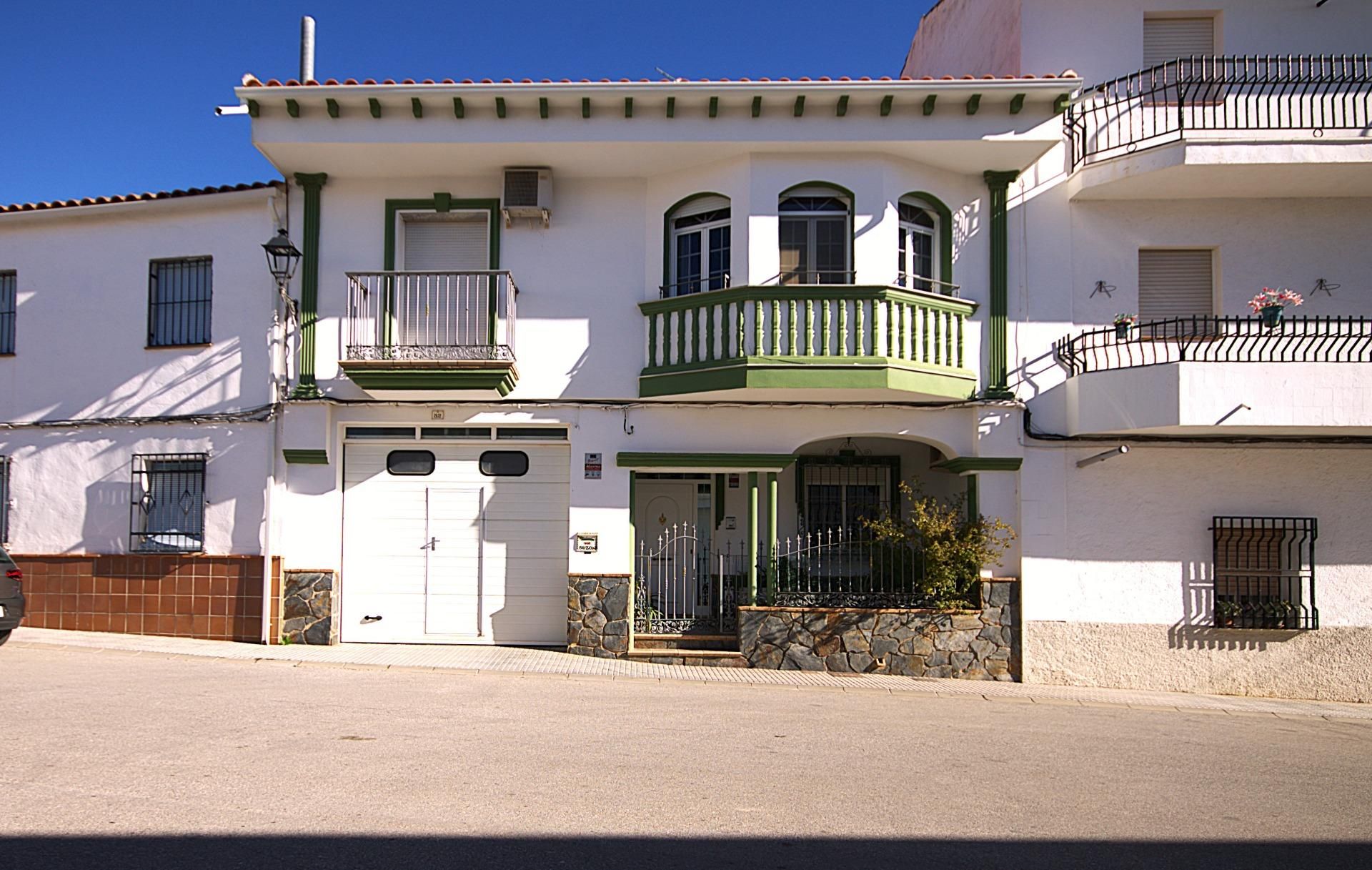 Exterior view of Single-family semi-detached for sale in Pozo Alcón  with Swimming Pool and Balcony