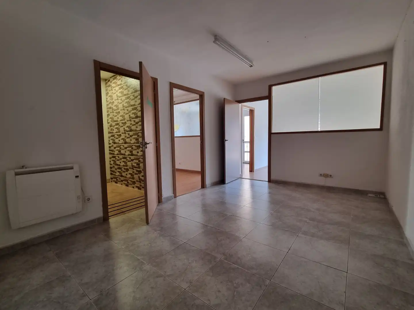 Büro zur Miete in Soria Capital  mit Heizung und Balkon