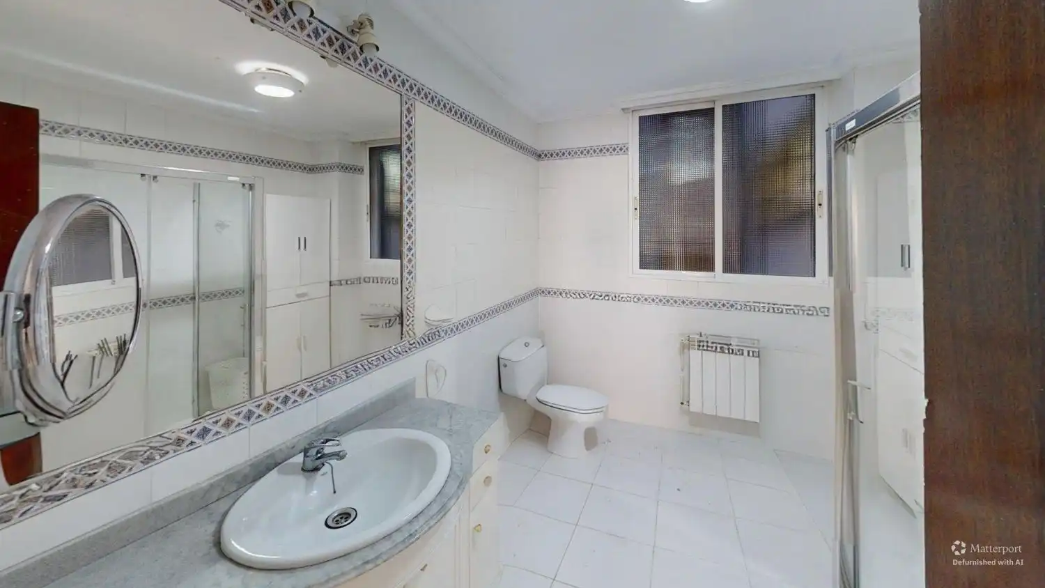 Baño de Piso en venta en Sevilla con Calefacción, Terraza y Trastero