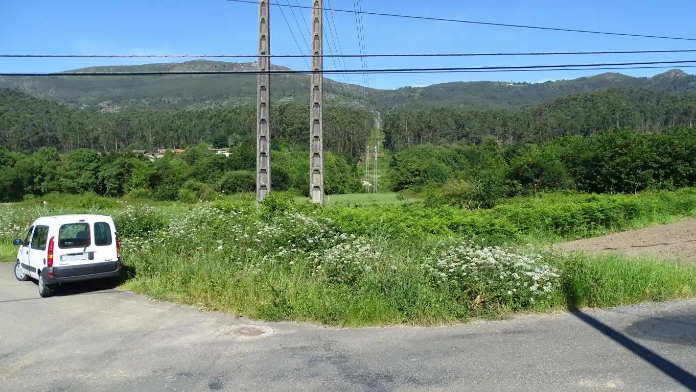 Rustikales Grundstück zum Verkauf in Boiro