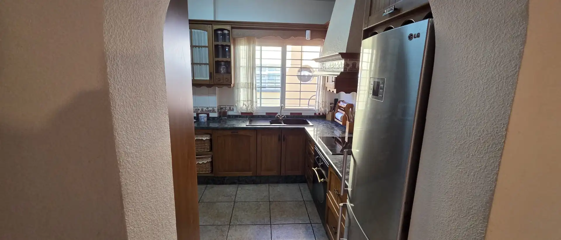 Cuina de Casa adosada en venda en Alhaurín de la Torre amb Aire condicionat, Jardí privat i Terrassa
