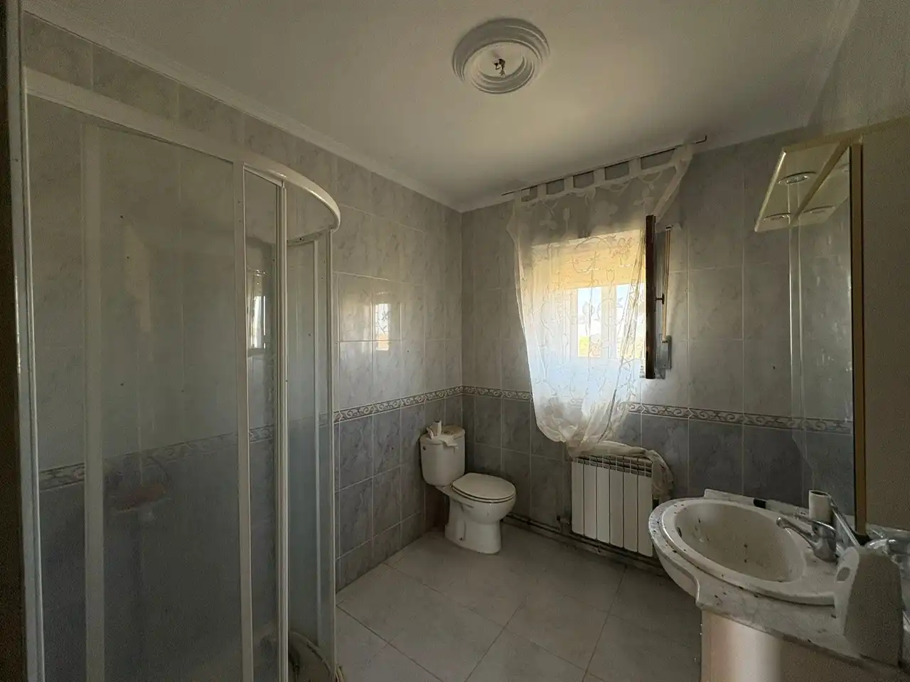 Baño de Casa o chalet en venta en Vezdemarbán con Calefacción, Jardín privado y Terraza