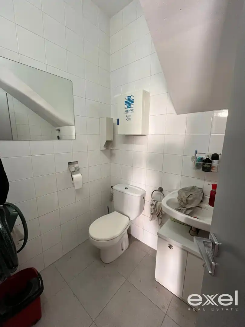 Badezimmer von Geschaftsraum zur Miete in Cornellà de Llobregat mit Klimaanlage