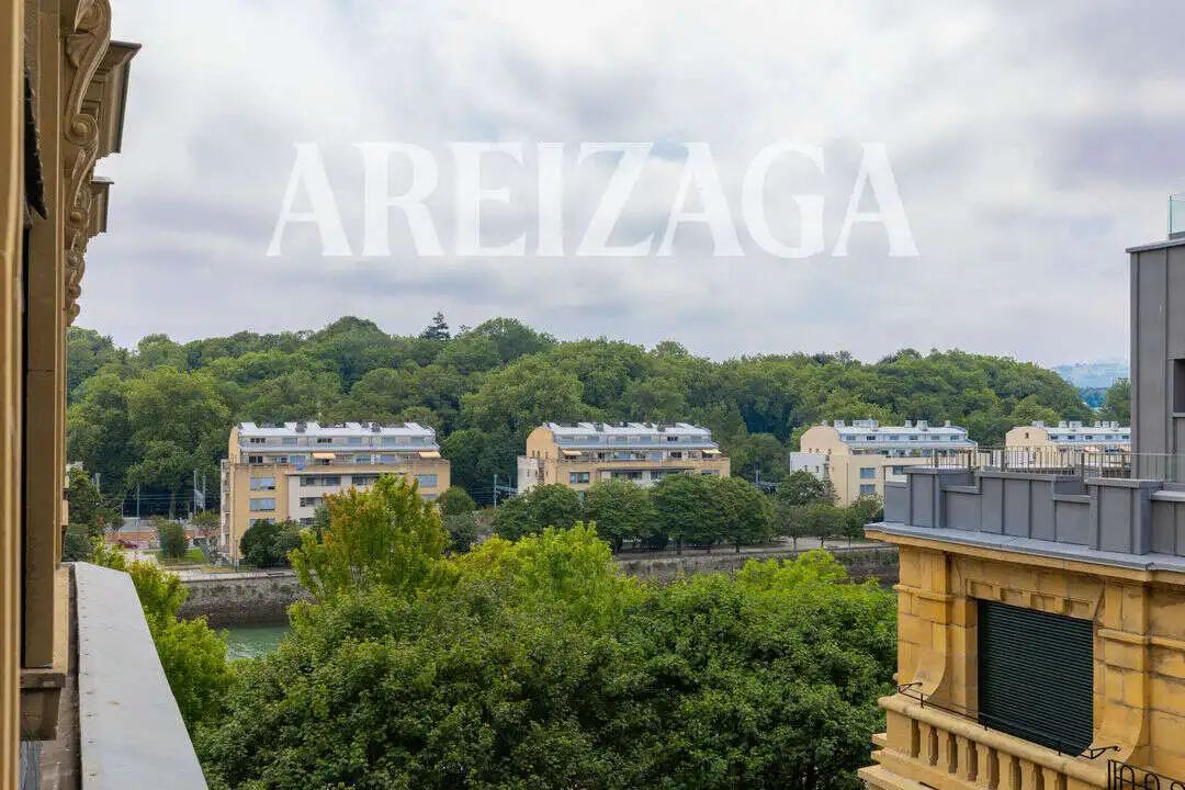 Vista exterior de Piso en venta en Donostia - San Sebastián  con Calefacción, Terraza y Balcón