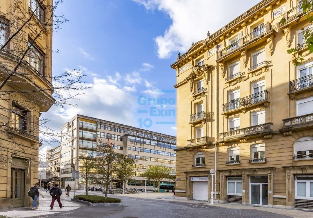Vista exterior de Pis de lloguer en Donostia - San Sebastián  amb Balcó