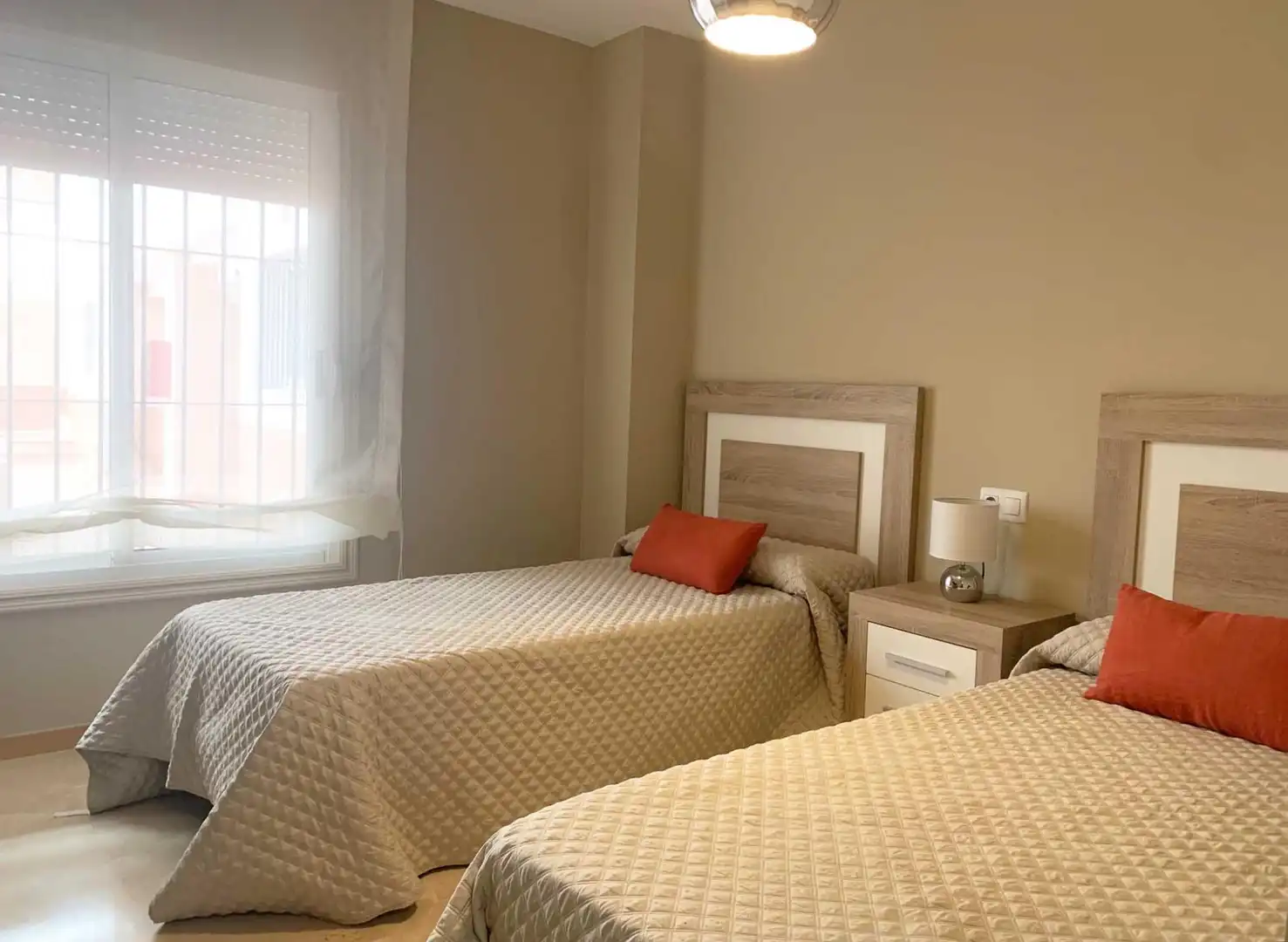 Habitación de Apartamento de alquiler en Marbella con Aire acondicionado, Terraza y Trastero