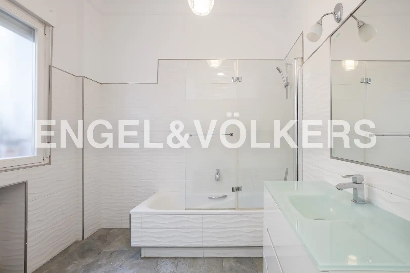 Bathroom of Flat for rent in Madrid  with Heating, Terrace and Balcony