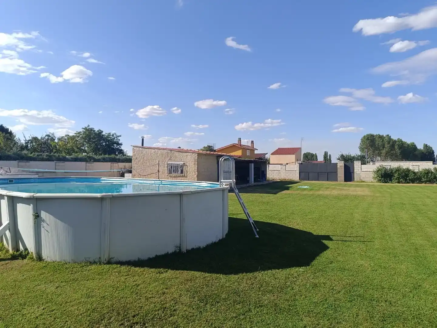 Piscina de Finca rústica en venda en Husillos  amb Piscina