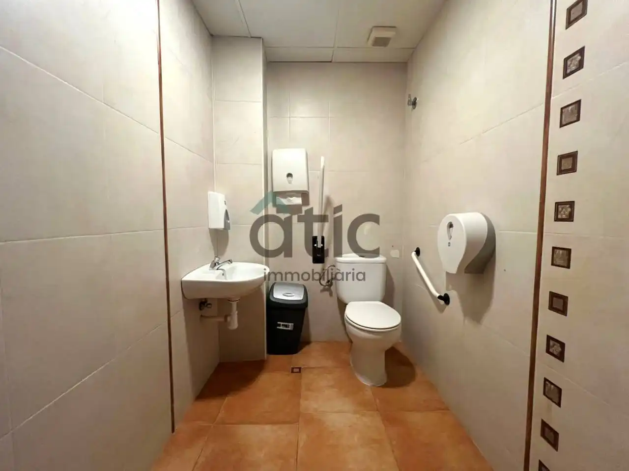 Business premises for sale in Barcelona, imagen 24