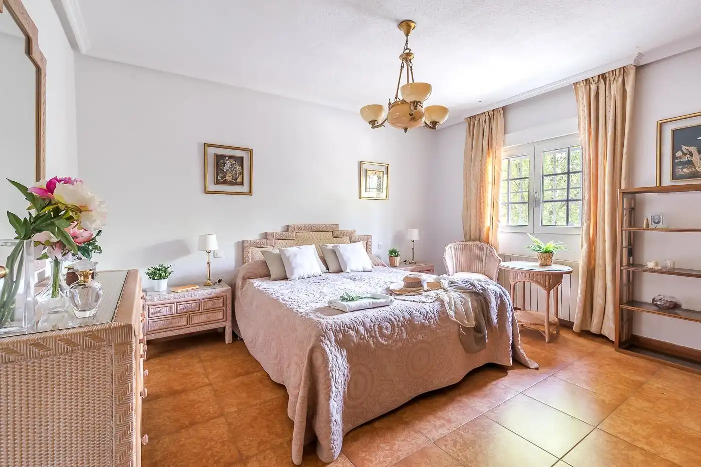 Habitación de Casa o chalet en venta en San Lorenzo de El Escorial con Calefacción, Alarma y Piscina comunitaria