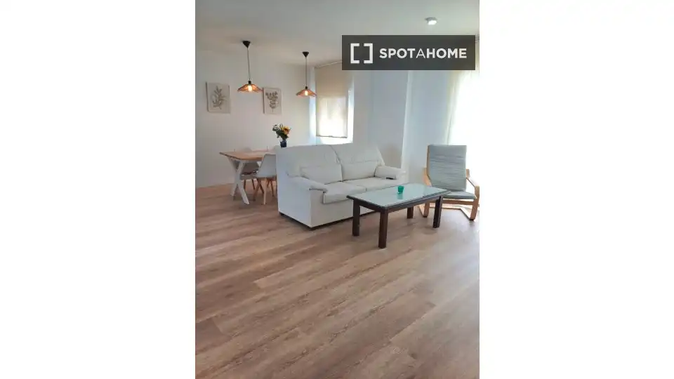 Sala d'estar de Apartament per a compartir en Ronda amb Aire condicionat, Terrassa i Moblat