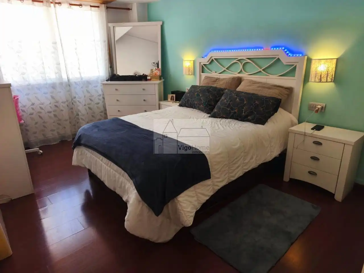 Habitación de Piso en venta en Vigo  con Calefacción, Terraza y Trastero