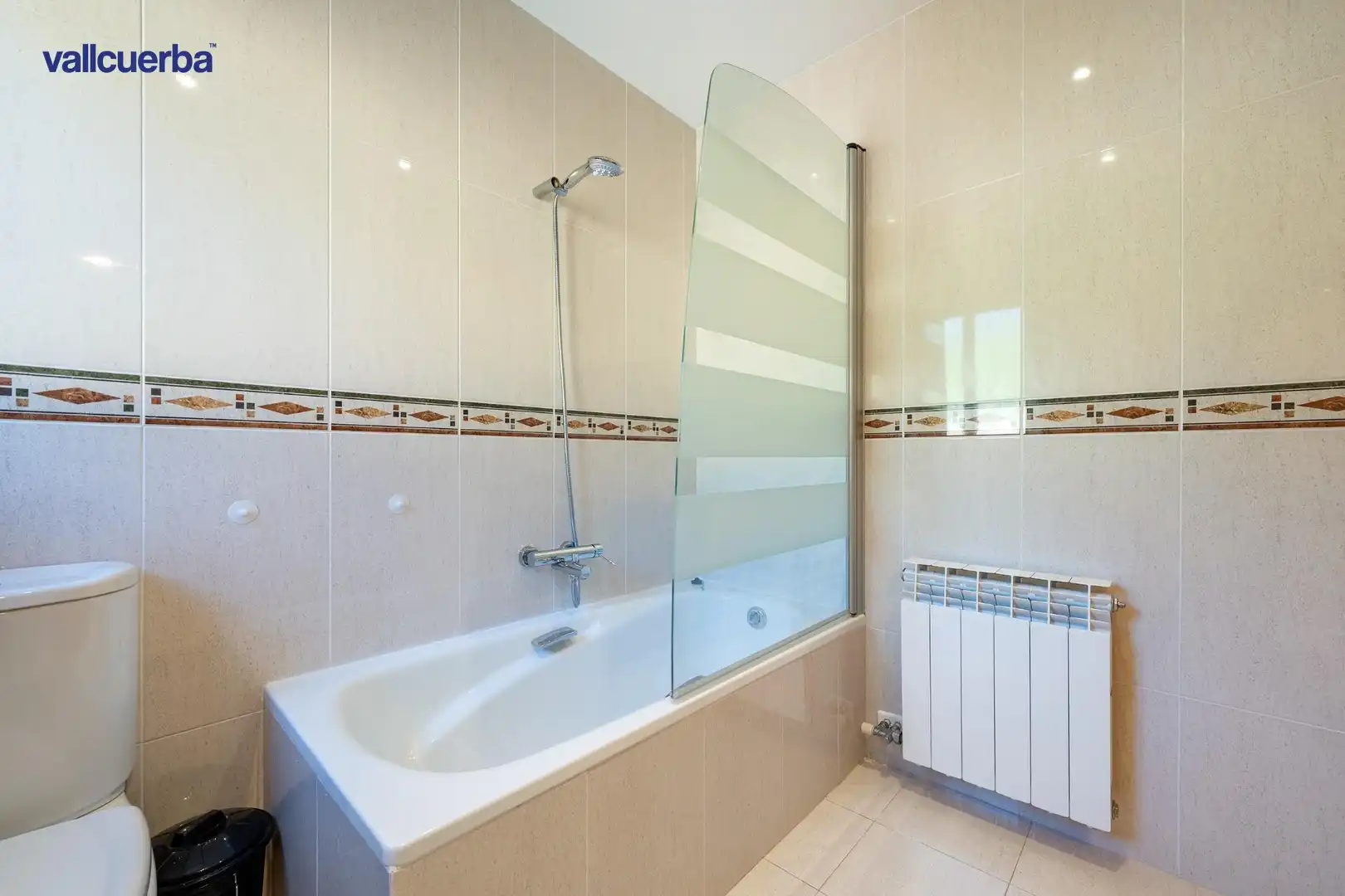 Baño de Casa adosada en venta en Riudecanyes con Aire acondicionado, Calefacción y Jardín privado