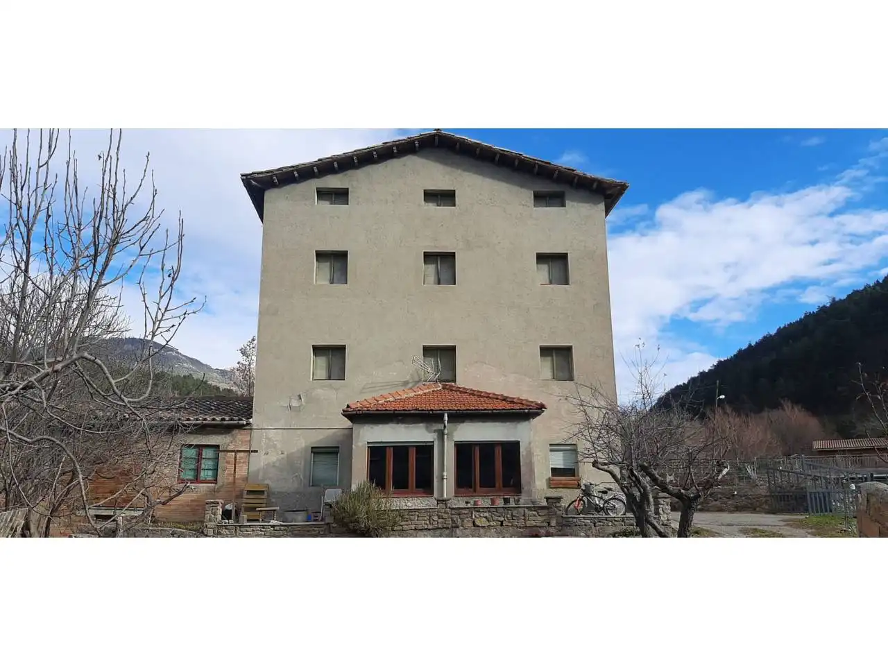 Vista exterior de Casa o chalet en venta en Guardiola de Berguedà con Jardín privado