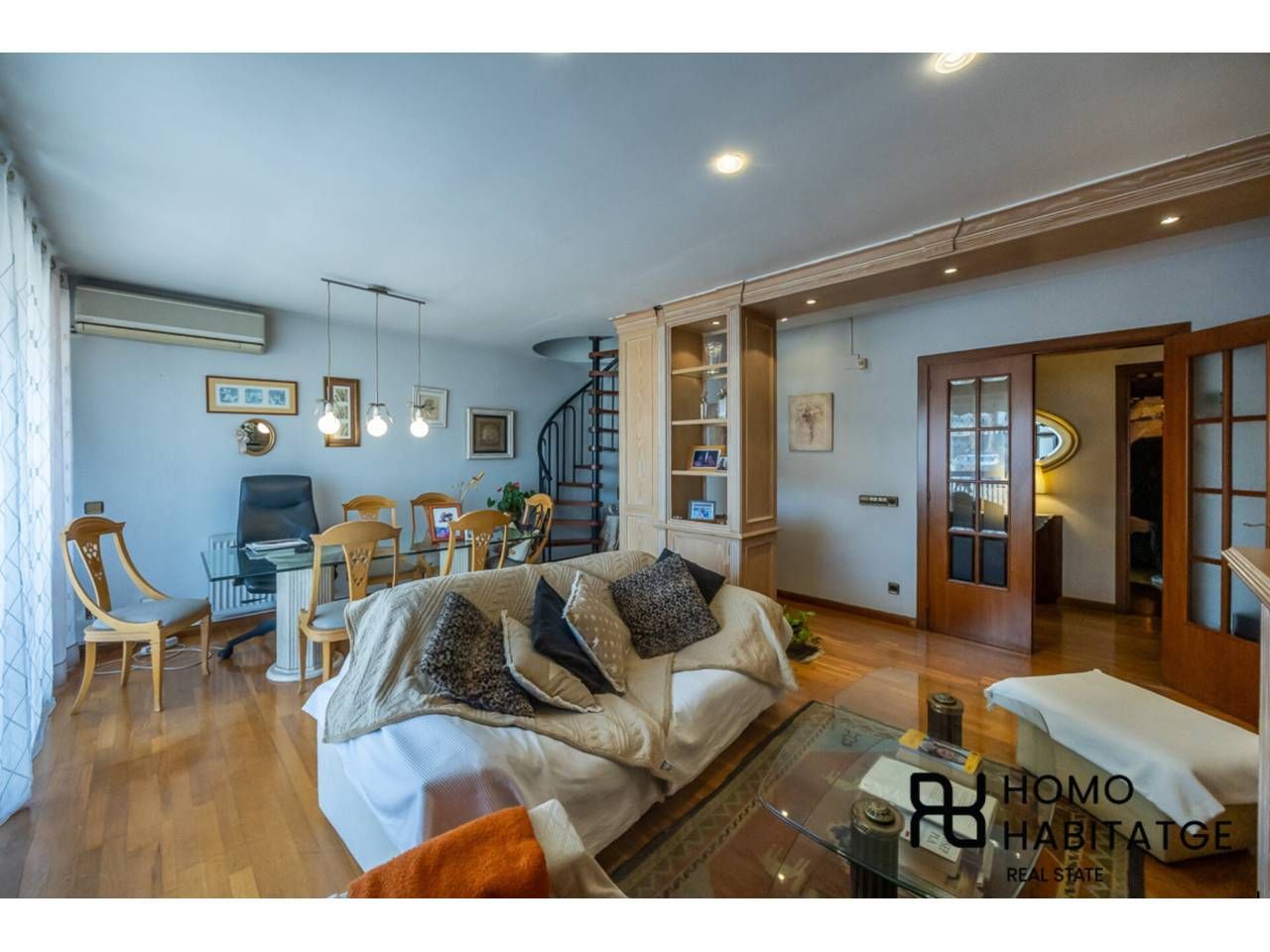 Living room of Flat for sale in Sabadell  with Heating, Parquet flooring and Terrace