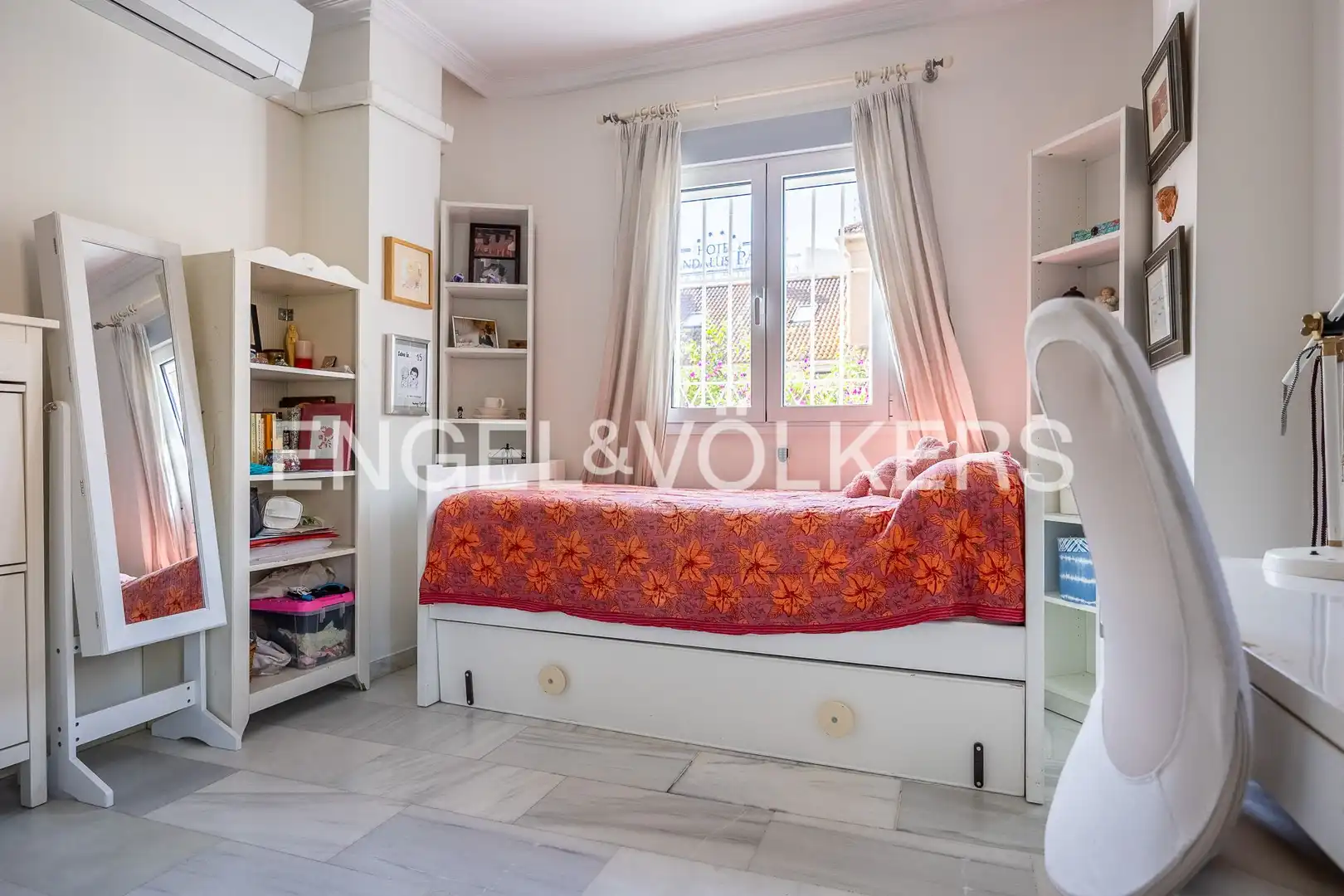 Bedroom of Houses for sale in Sevilla  with Air Conditioner, Heating and Private garden
