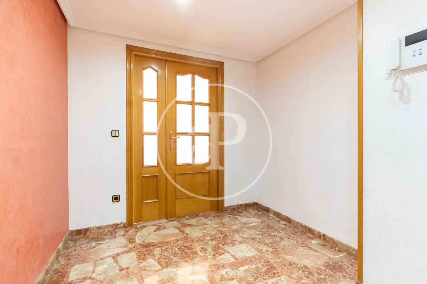 Flat for rent in Valencia  with Air Conditioner, Heating and Furnished