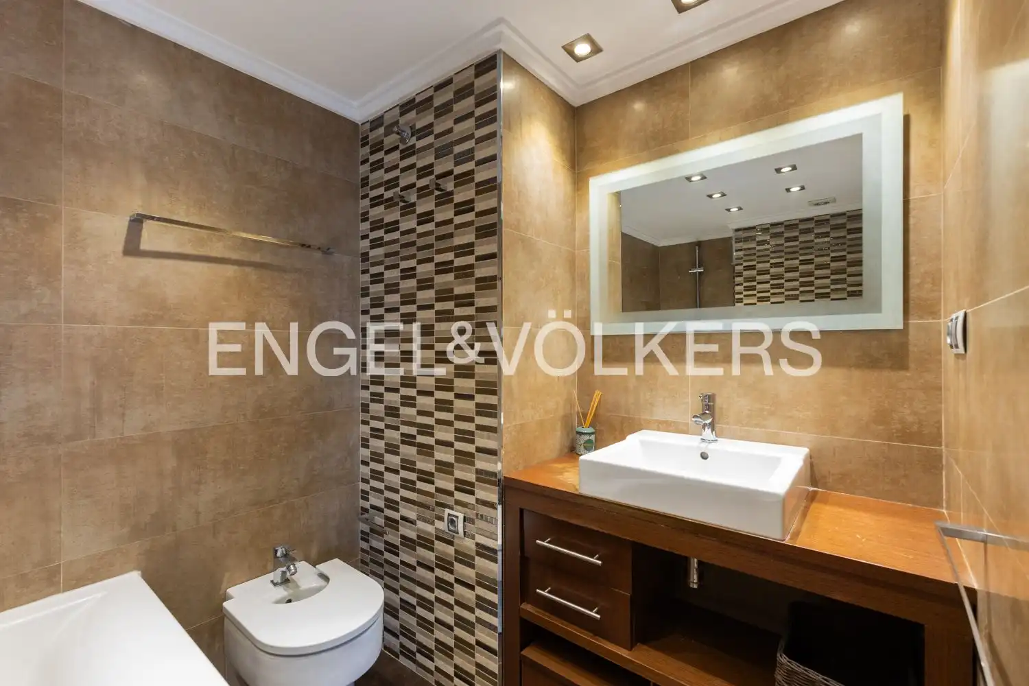 Baño de Piso en venta en Valencia con Aire acondicionado, Calefacción y Parquet