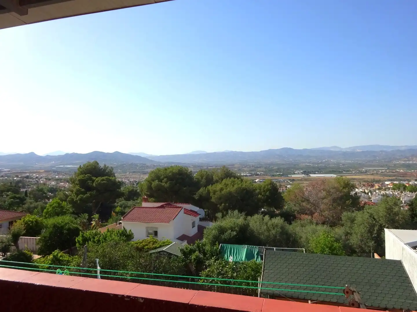 Vista exterior de Casa o xalet en venda en Alhaurín de la Torre amb Aire condicionat, Jardí privat i Piscina