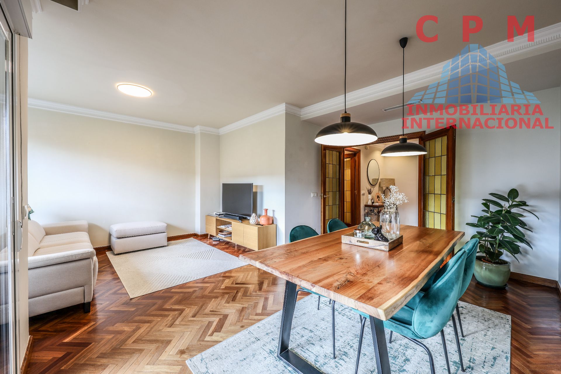 Living room of Flat to rent in  Madrid Capital  with Air Conditioner, Heating and Parquet flooring