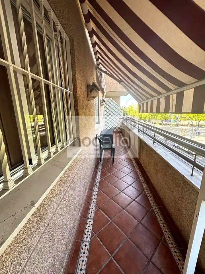 Terrasse von Wohnung zum Verkauf in Sevilla mit Klimaanlage, Terrasse und Gemeinschaftspool
