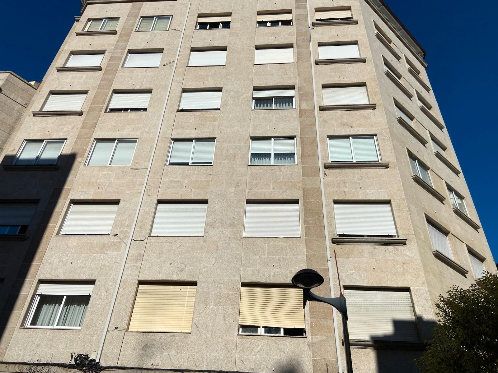 Vista exterior de Piso en venta en Vigo  con Calefacción y Parquet