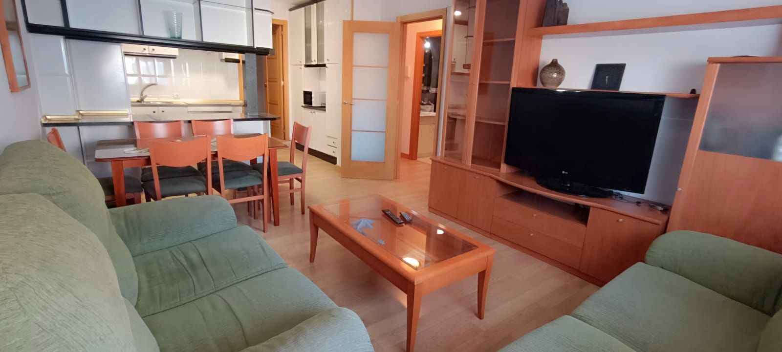 Living room of Apartment to rent in Badajoz Capital  with Air Conditioner, Parquet flooring and Furnished