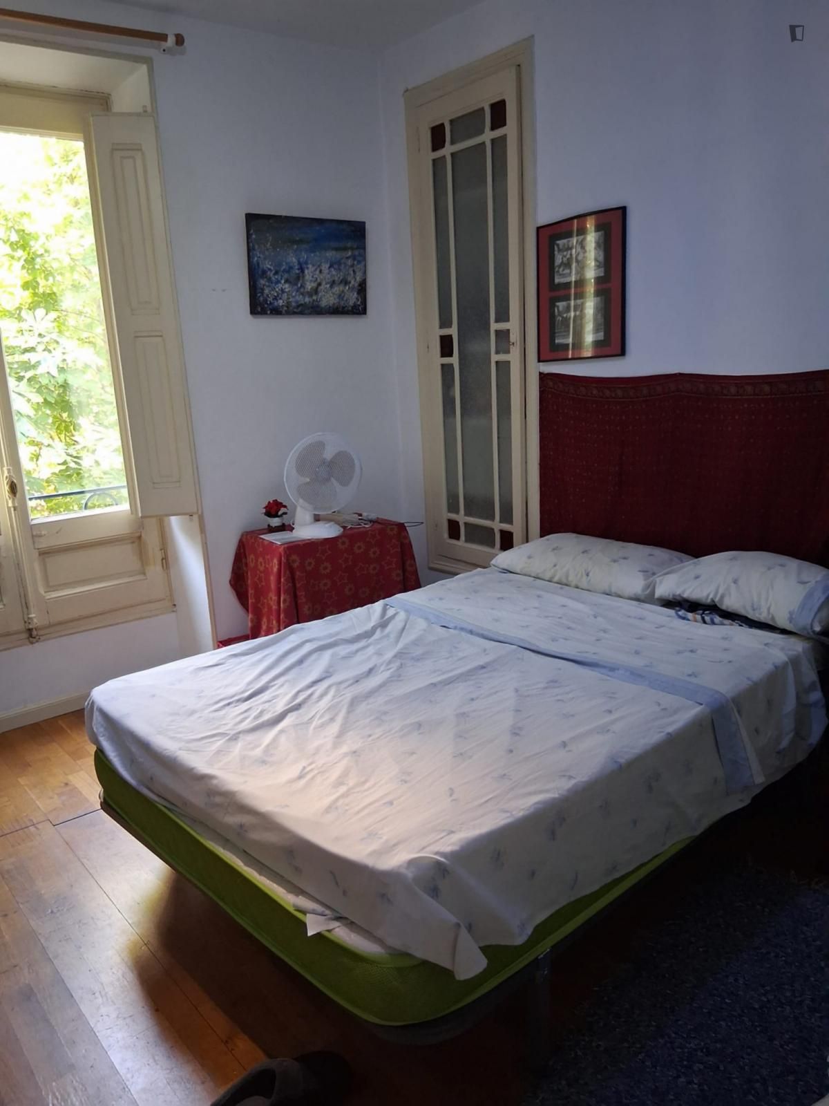 Habitación de Apartamento para compartir en San Lorenzo de El Escorial con Aire acondicionado, Calefacción y Amueblado