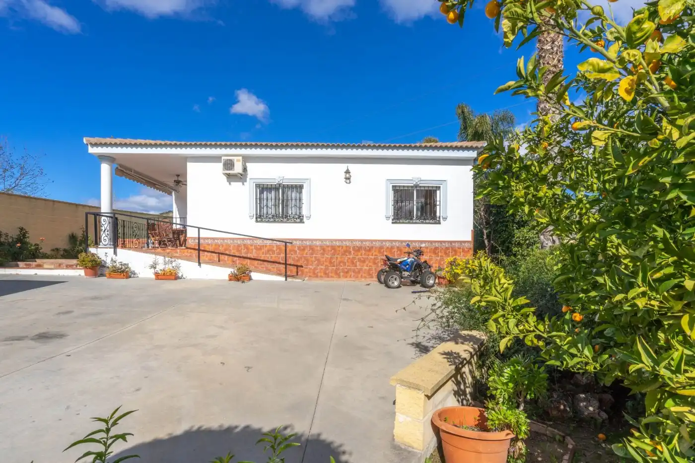 Vista exterior de Casa o xalet de lloguer en Alhaurín de la Torre amb Aire condicionat, Calefacció i Jardí privat