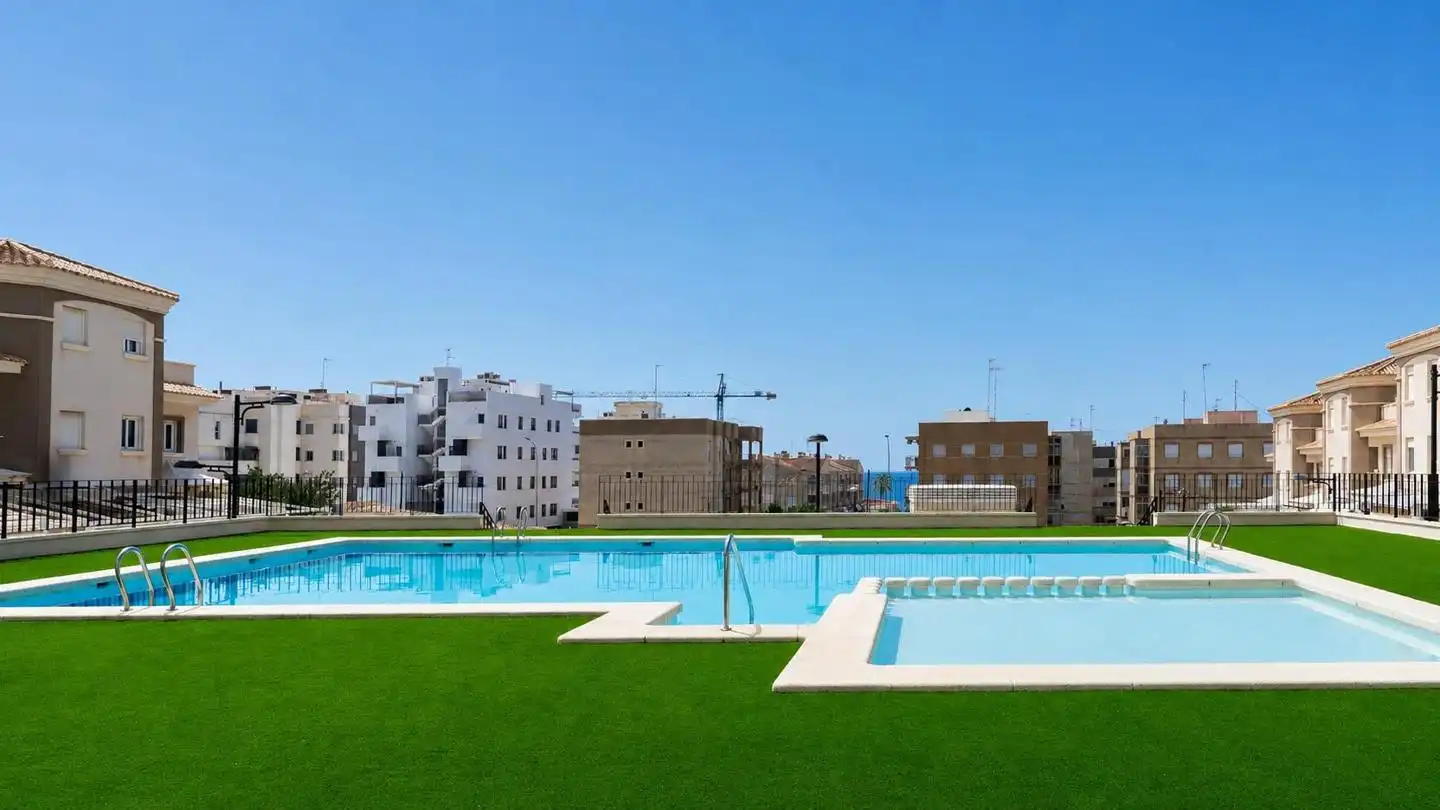 Piscina de Casa adosada en venta en Santa Pola con Aire acondicionado, Terraza y Trastero
