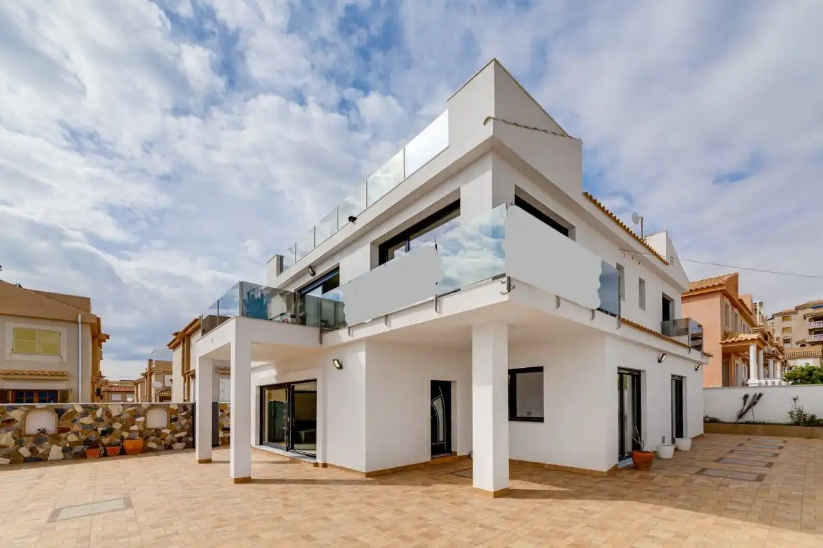 Villa con piscina in vendita a Playa de los Locos, imagen 6