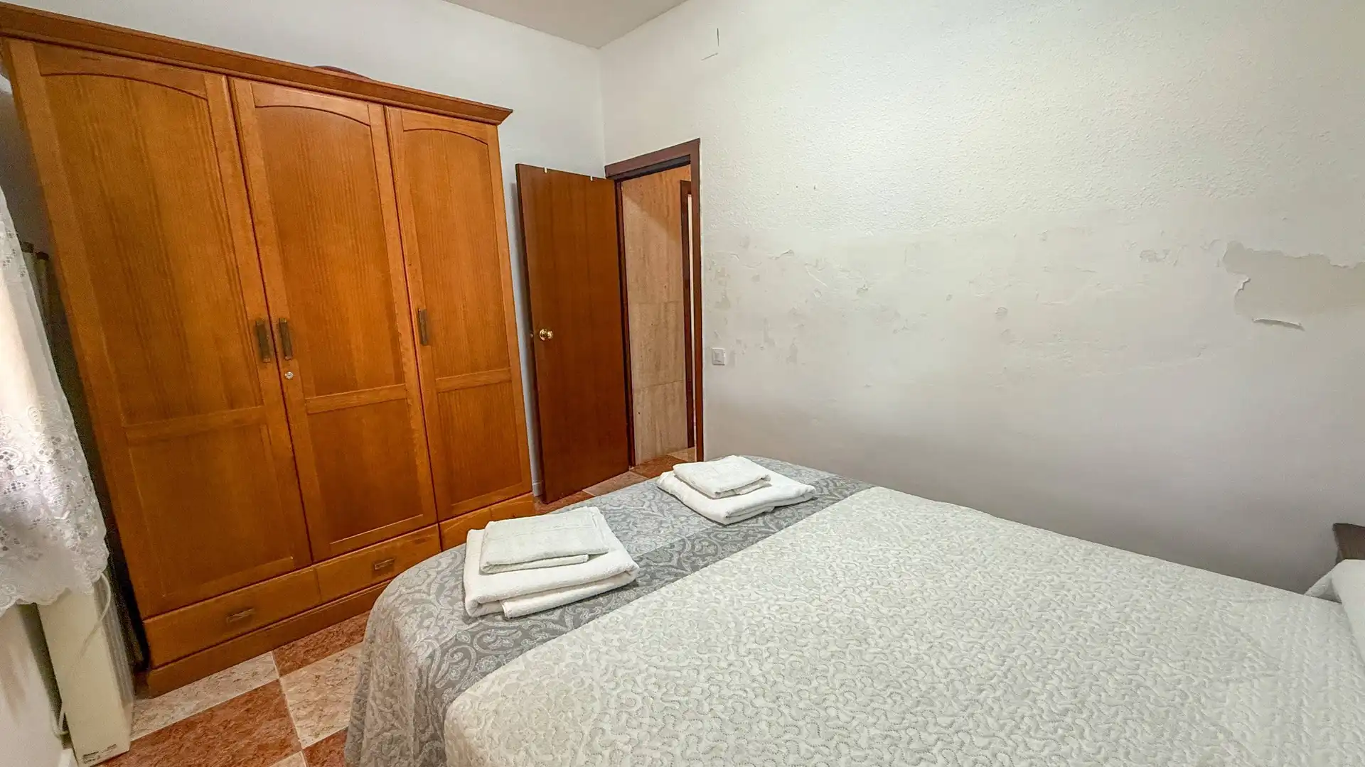 Dormitori de Casa o xalet en venda en Cunit amb Terrassa, Piscina i Moblat
