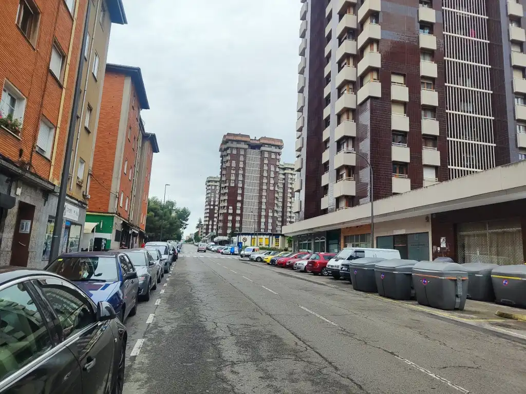Vista exterior de Pis en venda en Gijón  amb Parquet, Traster i Moblat