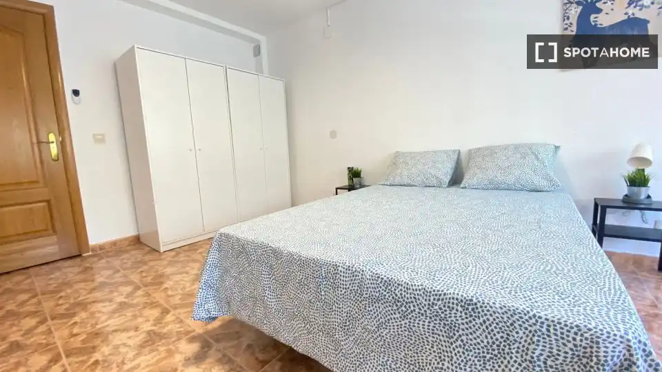 Bedroom of Flat for rent in Madrid  with Air Conditioner, Heating and Furnished