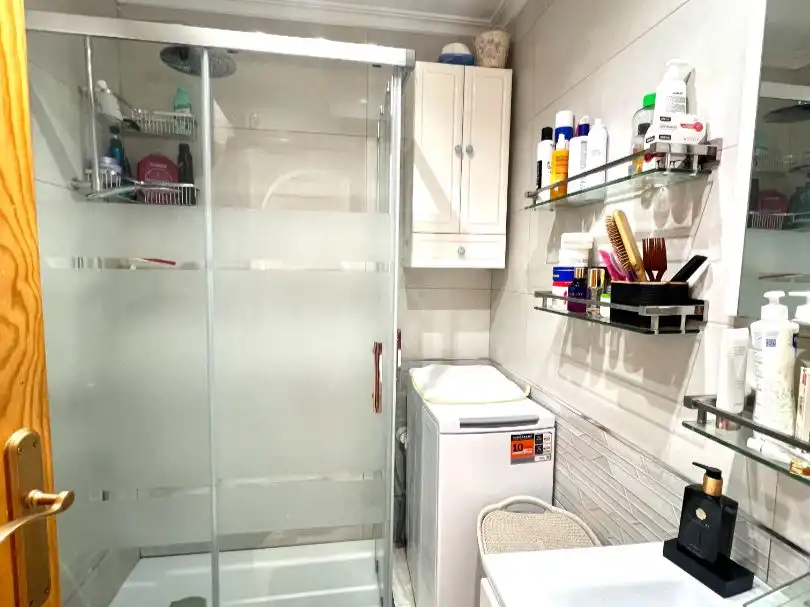 Badezimmer von Wohnungen zum Verkauf in Torrevieja mit Klimaanlage, Terrasse und Balkon