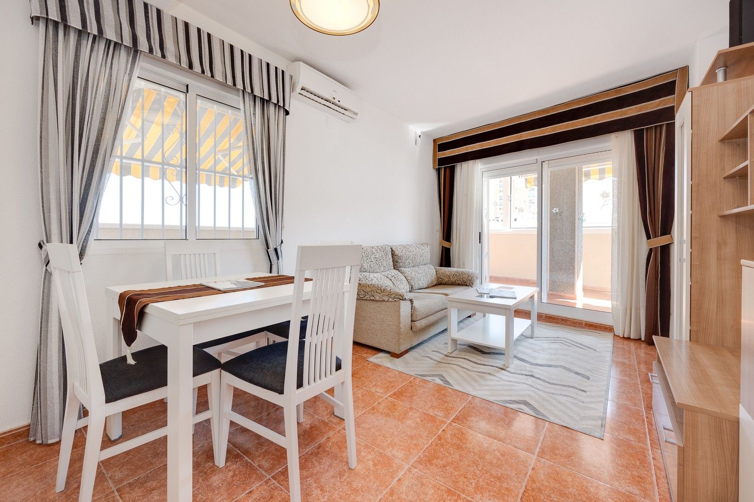 Sala de estar de Ático en venta en Torrevieja con Aire acondicionado, Calefacción y Terraza
