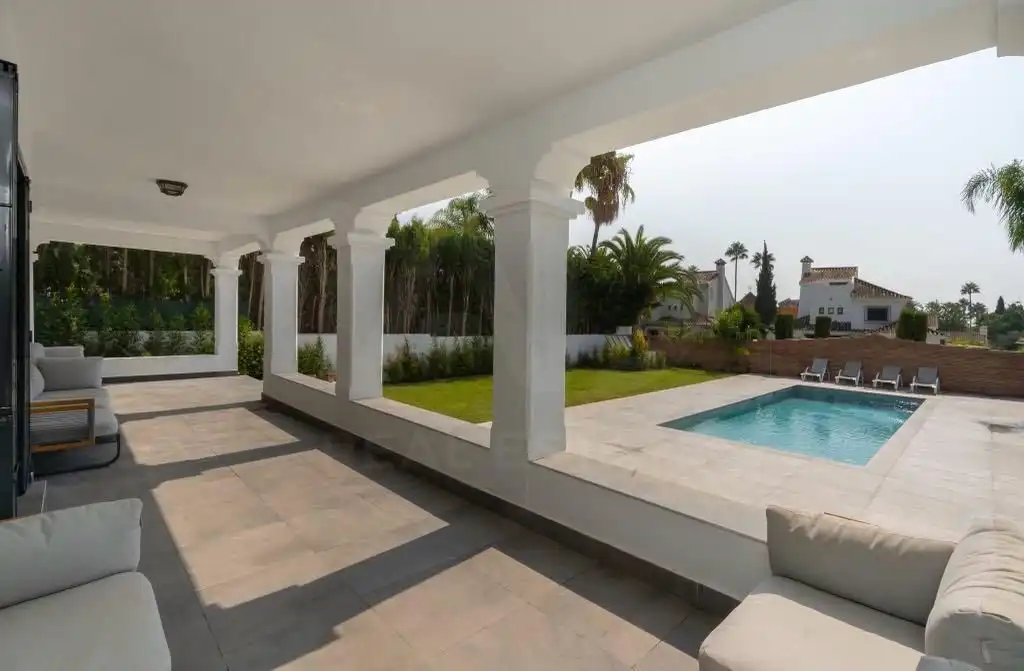 Casa amb piscina en venda a Nueva Andalucía, imagen 4