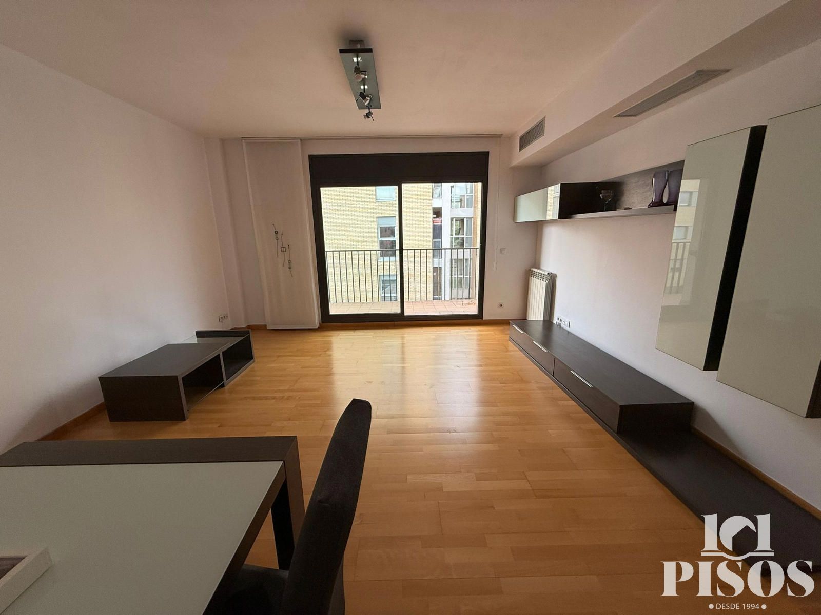 Sala d'estar de Pis de lloguer en Sant Cugat del Vallès amb Aire condicionat, Calefacció i Parquet