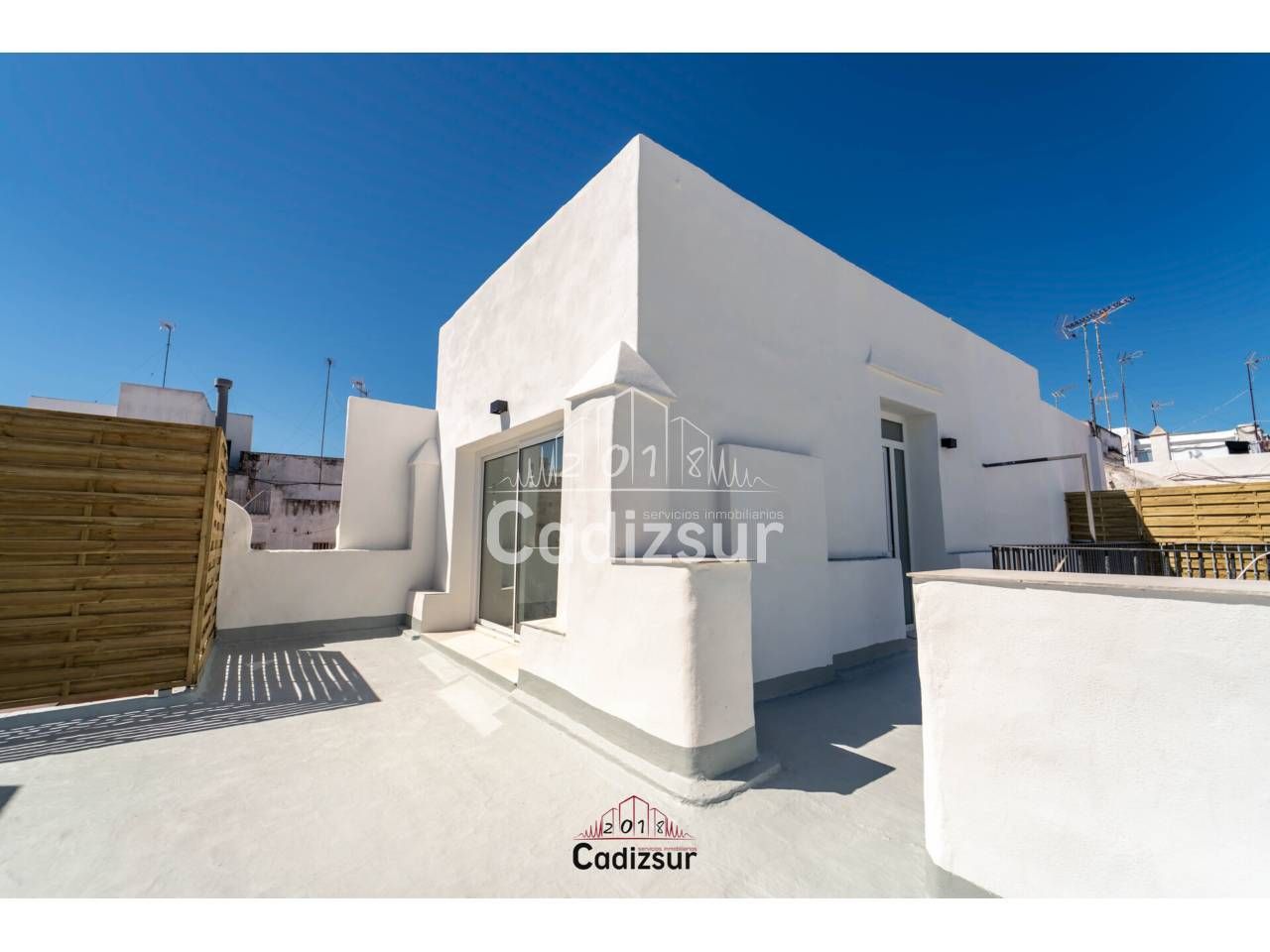 Vista exterior de Ático en venta en  Cádiz Capital con Aire acondicionado y Terraza