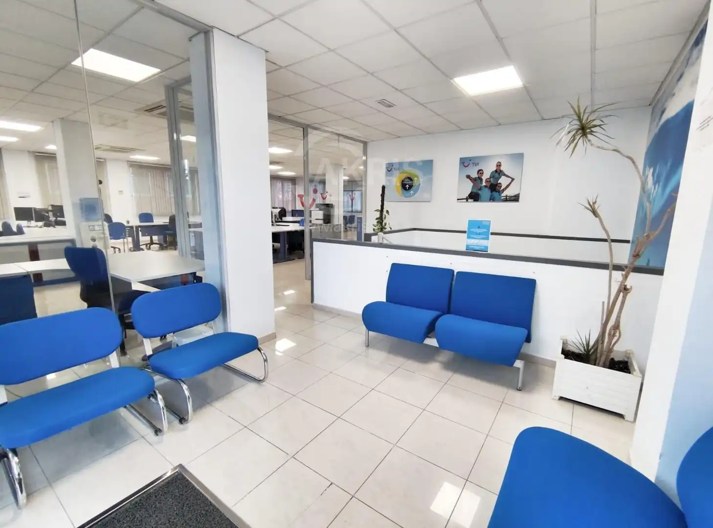 Büro zur Miete in Lloret de Mar mit Klimaanlage, Terrasse und Möbliert