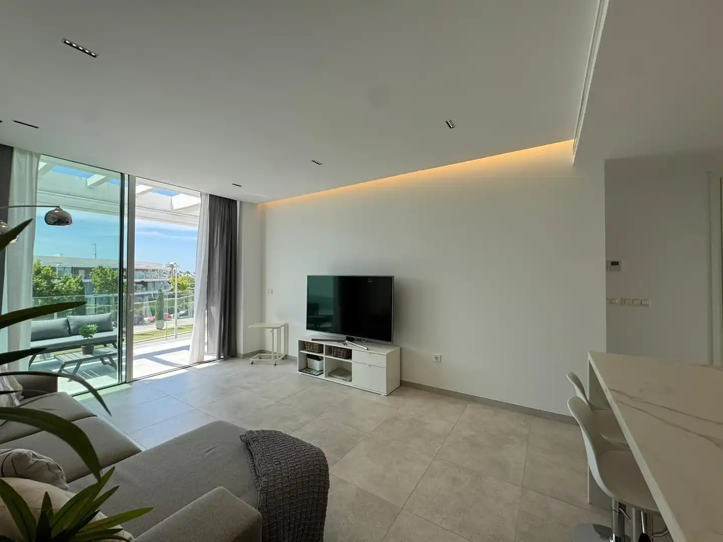 Sala d'estar de Apartament en venda en Chipiona amb Terrassa, Traster i Moblat