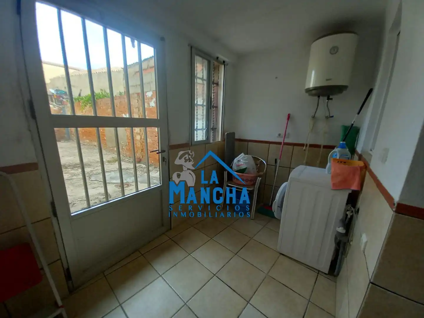 Vista exterior de Finca rústica en venda en Casas de Juan Núñez amb Moblat i Balcó