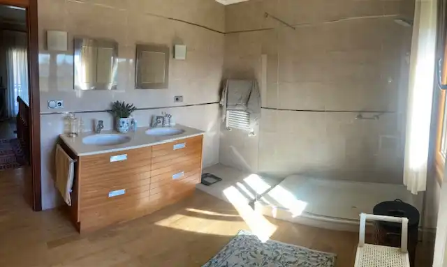 Baño de Casa o chalet en venta en Carballo con Calefacción, Jardín privado y Parquet