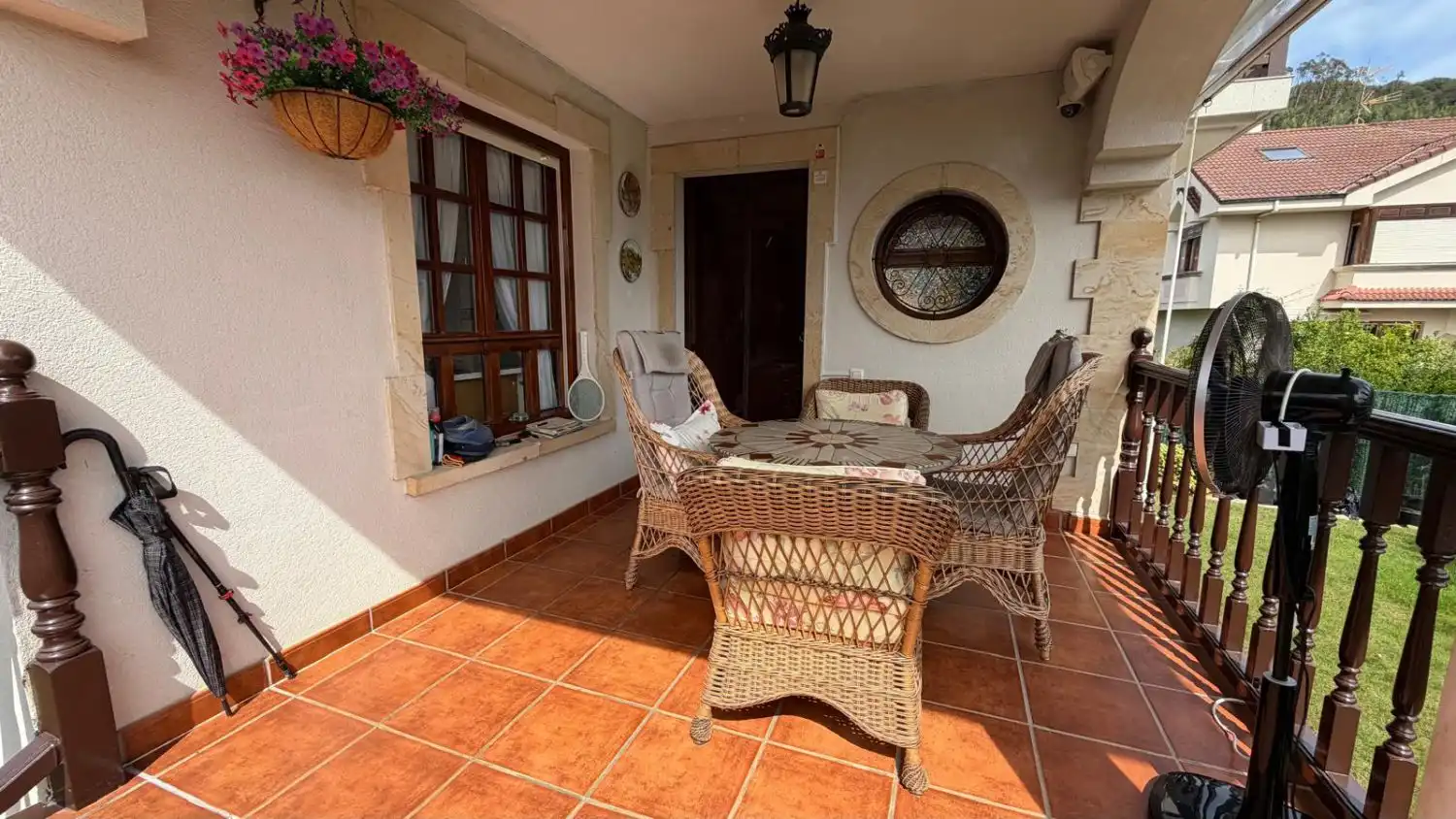 Terrasse von Einfamilien-Reihenhaus zum Verkauf in Argoños  mit Heizung und Terrasse