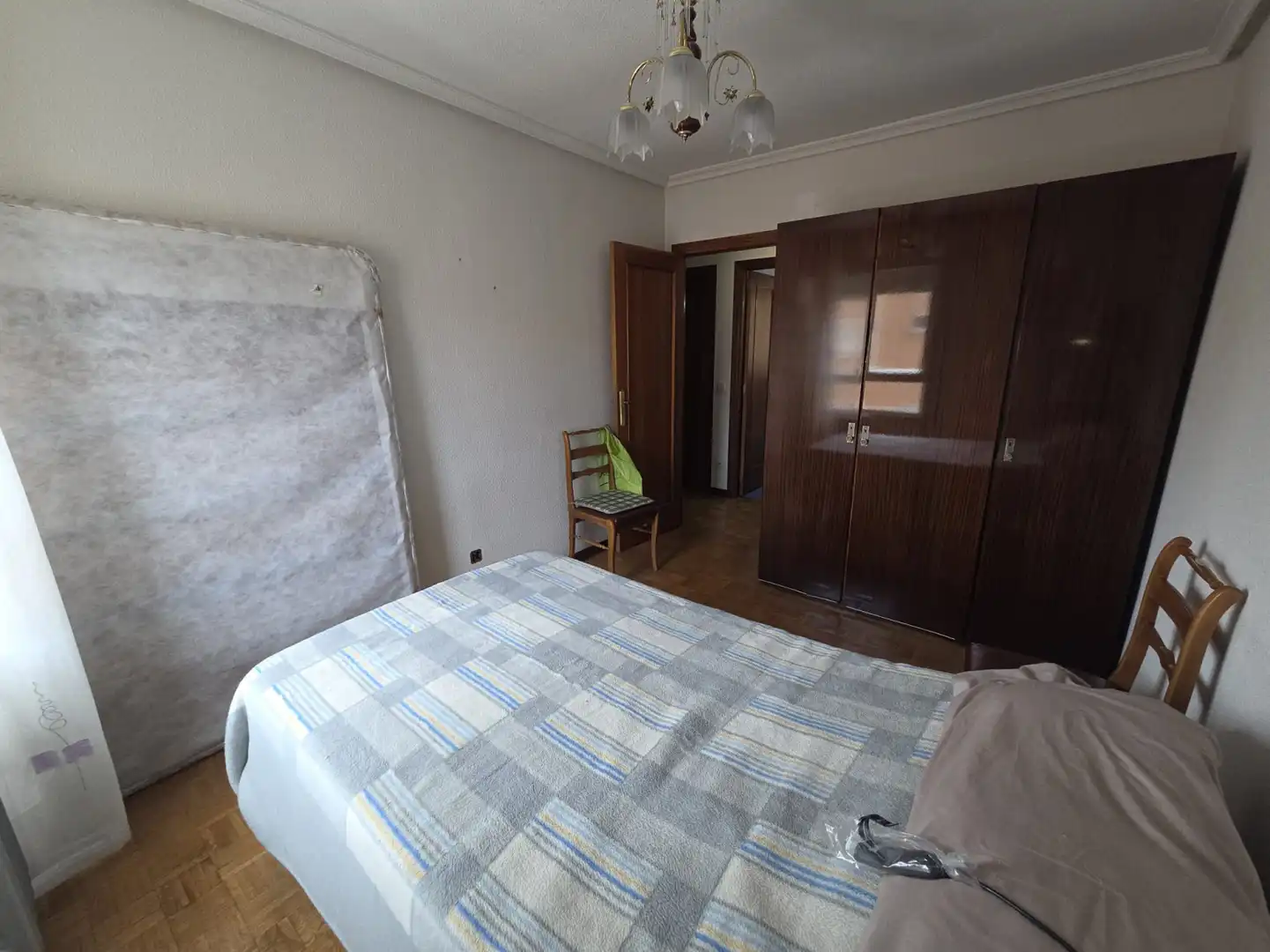 Bedroom of Flat for sale in Salamanca  with Heating, Parquet flooring and Balcony