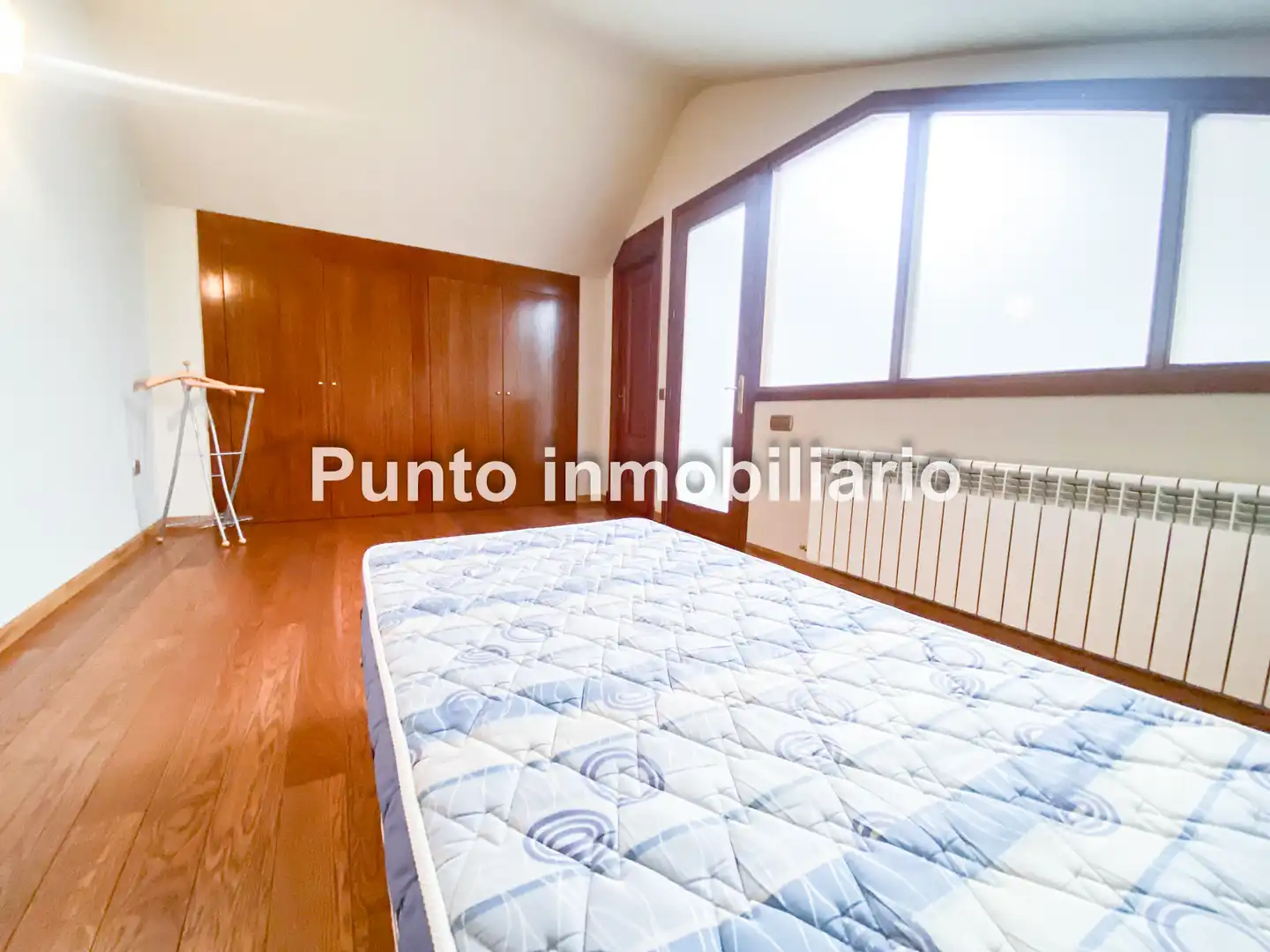 Habitación de Casa adosada de alquiler en Valladolid con Aire acondicionado, Calefacción y Jardín privado