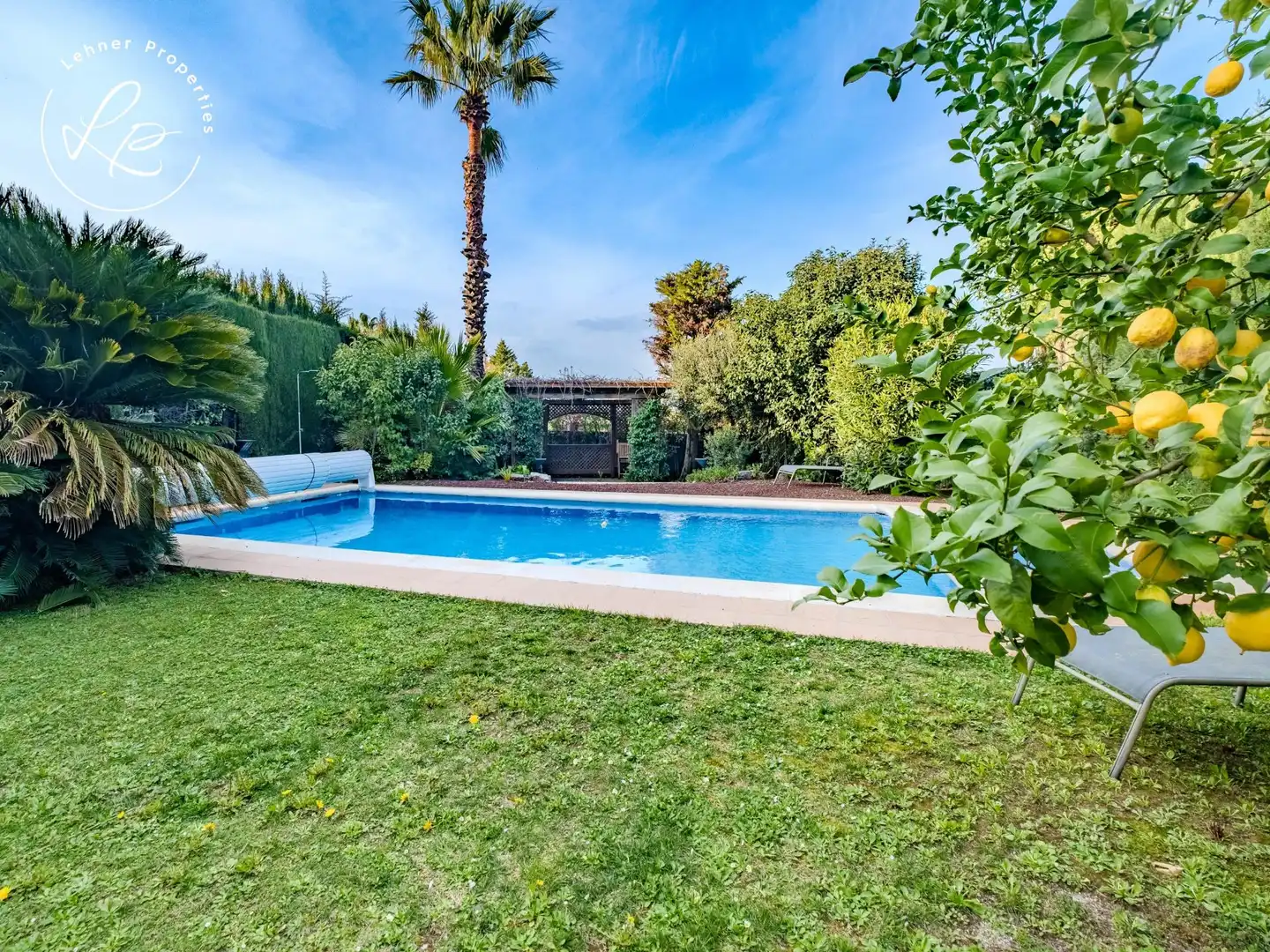 Piscina de Casa adosada en venta en Navata con Calefacción, Jardín privado y Piscina