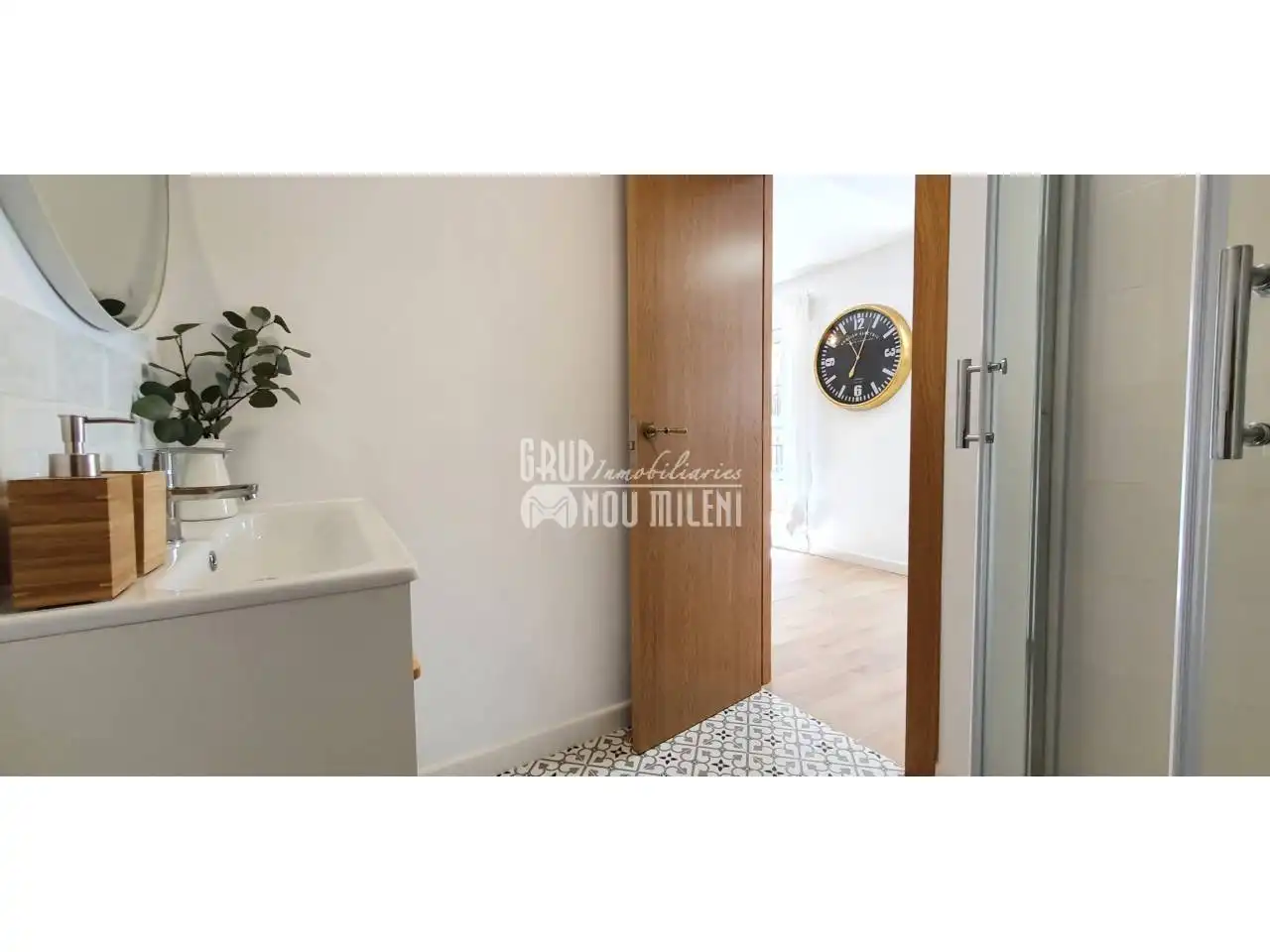 Habitación de Piso en venta en Silla con Amueblado y Balcón